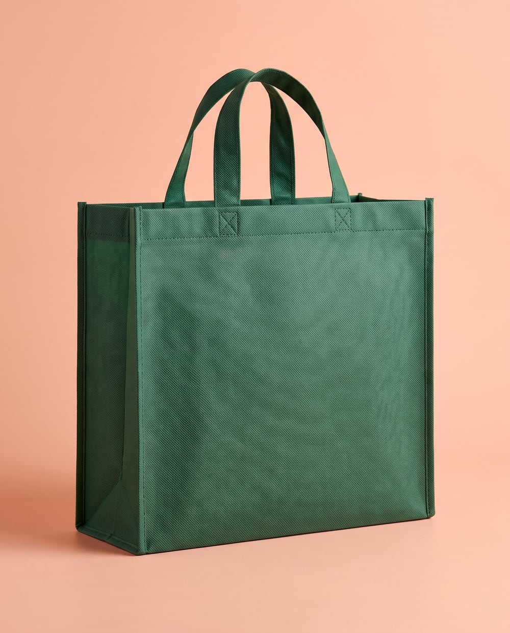 Structured reusable non-woven shopping bag, matt laminated